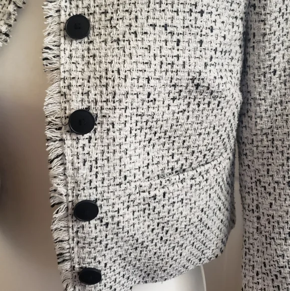 Sold @live Cropped Banana Republic Blazer - Picture 4 of 5